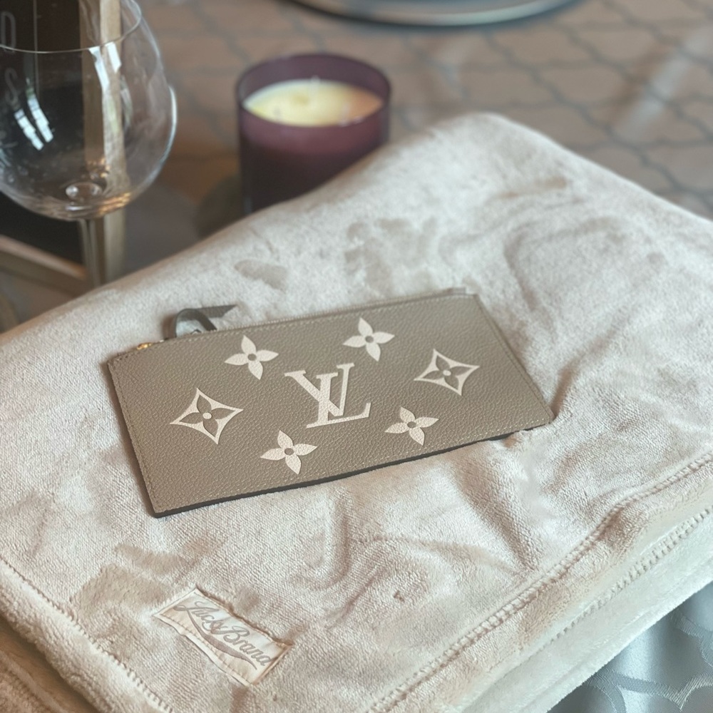 Authentic and Gently loved Louis Vuitton( genuine) bone colored wallet. - Picture 2 of 3